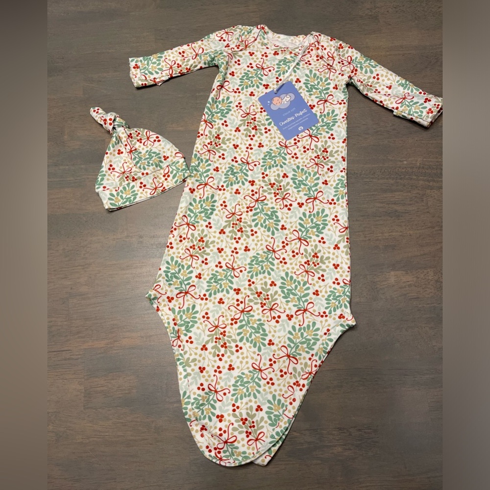 🎄 NEWBORN Charlie’s Project Gown & Hat | NWT | Christmas 🎄